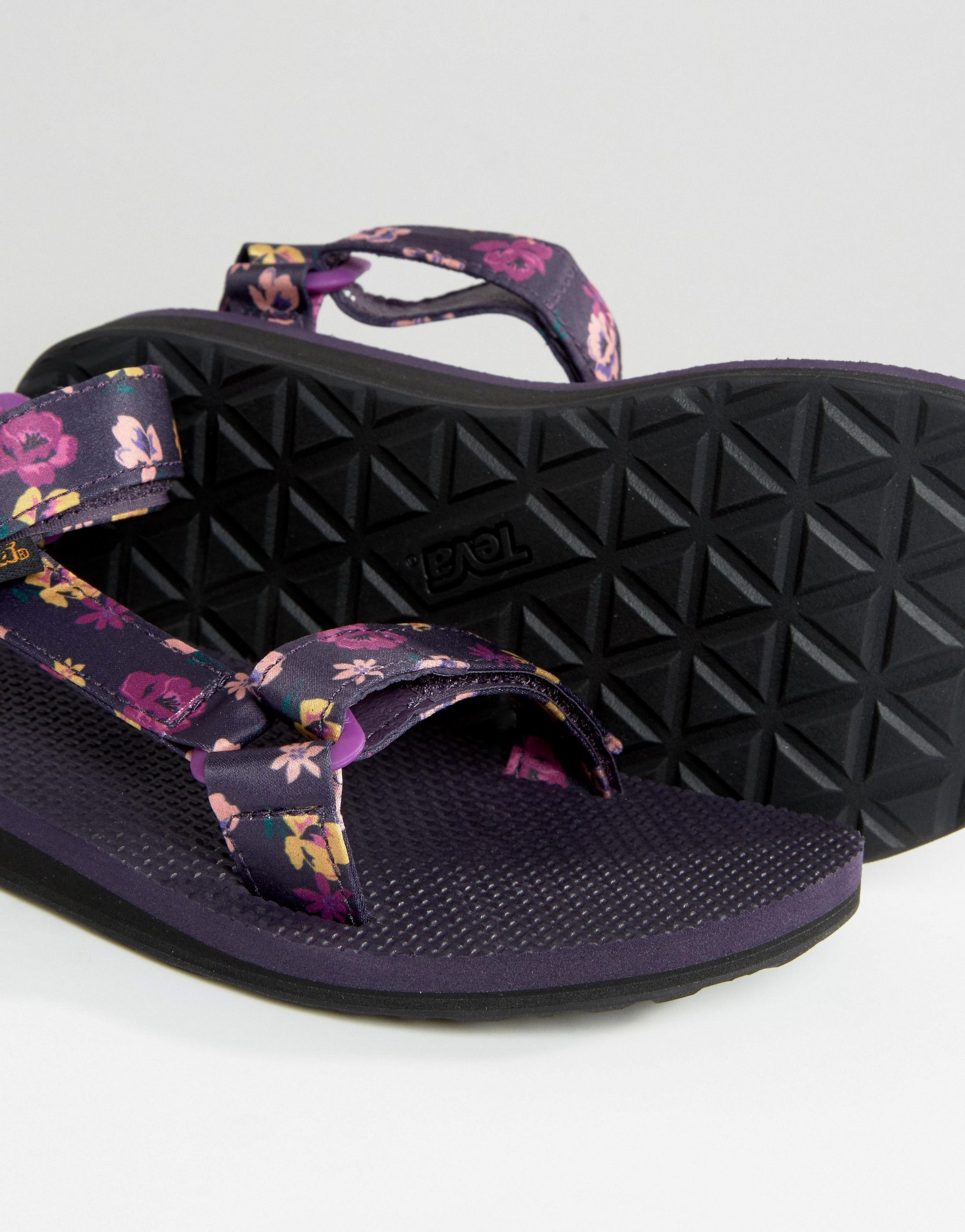 lavender sandals flat